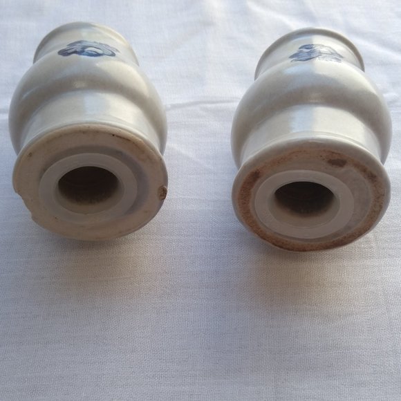 Vintage Pfaltzgraff Yorktowne Salt & Pepper Shaker - Picture 2 of 4